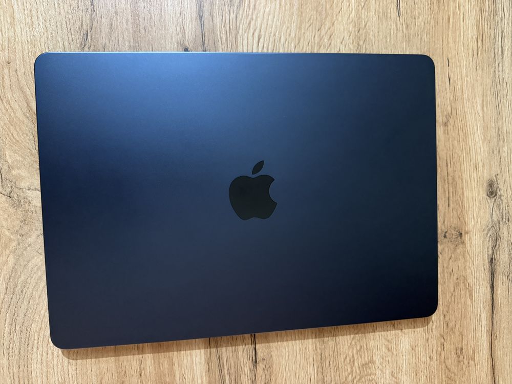 MacBook Air M2 13.6’ 16/512