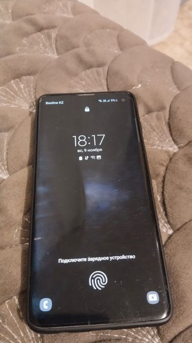 Продам Samsung galaxy s10 в хорошем состоянии