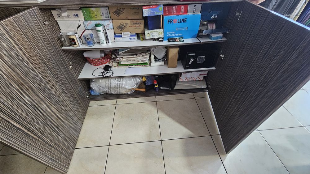 Mobilă din pal maro