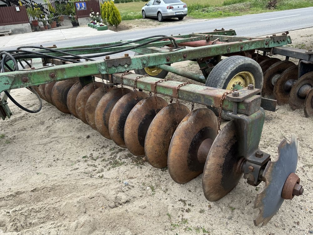 Disc greu tip V John Deere  3.8 schimb cu remorca