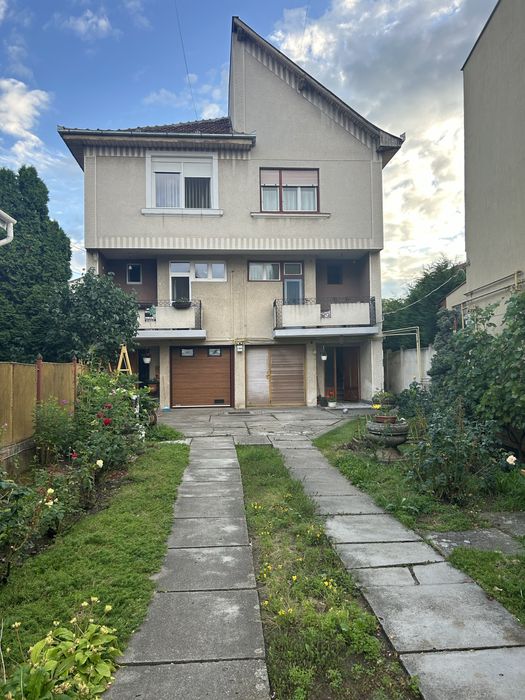 Casa de vanzare pe strada Paris