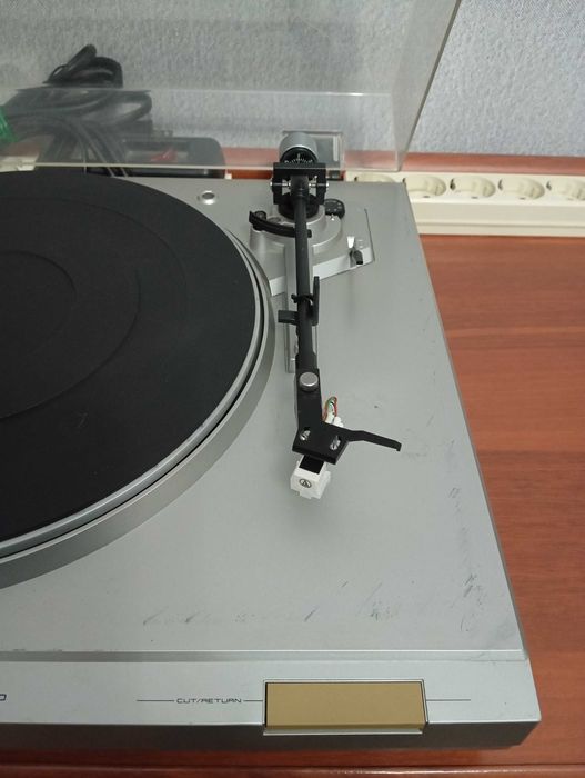 Продам проигрыватель винил дисков AKAI .