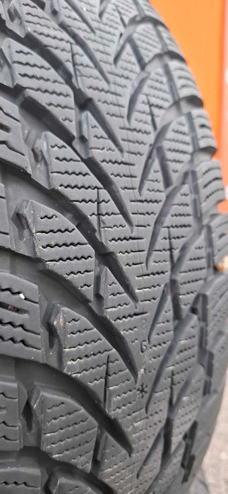 2бр. 215/65/16 Nokian 7.5mm грайфер, дот 21г. Безплатен монтаж