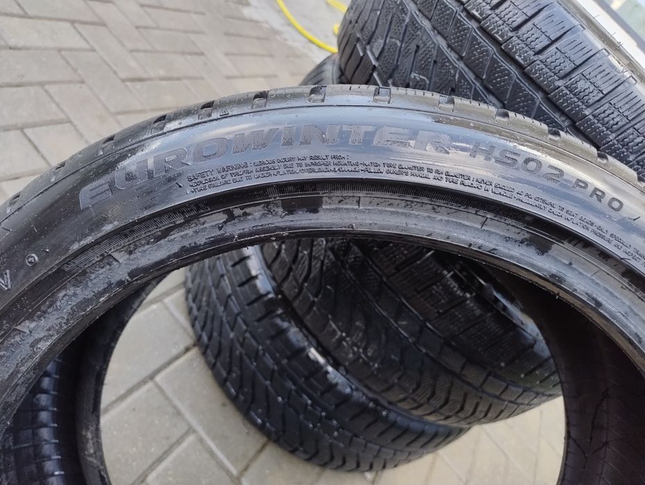 Vând set anvelope iarna 235/40/R19 FALKEN