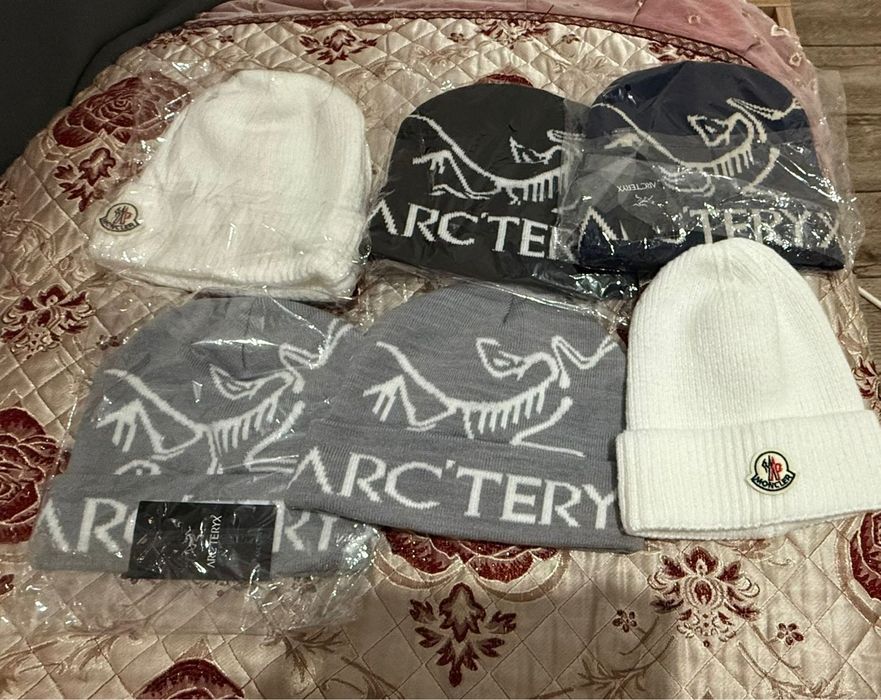 Шапки зимние новые