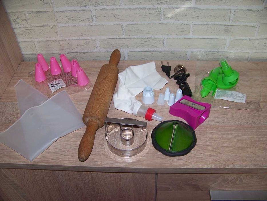 Forme silicon si accesorii pt.facut tort/prajituri