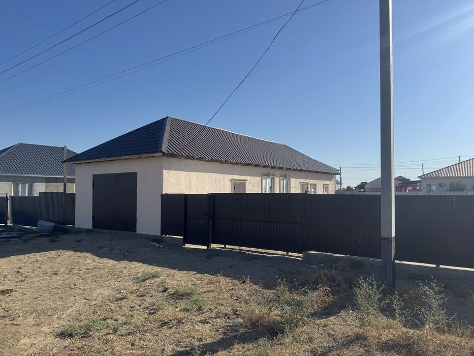 Продам дом с гаражом размер 18на 6метров