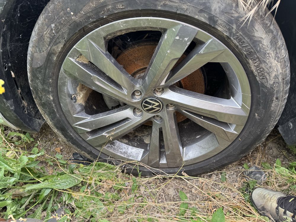 VW Tiguan 2022г джанти сгуми 255/45/19