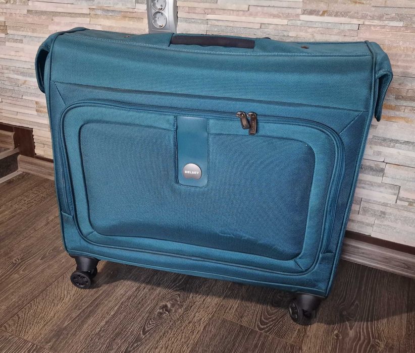 Текстилен куфар-гардероб DELSEY на колелца