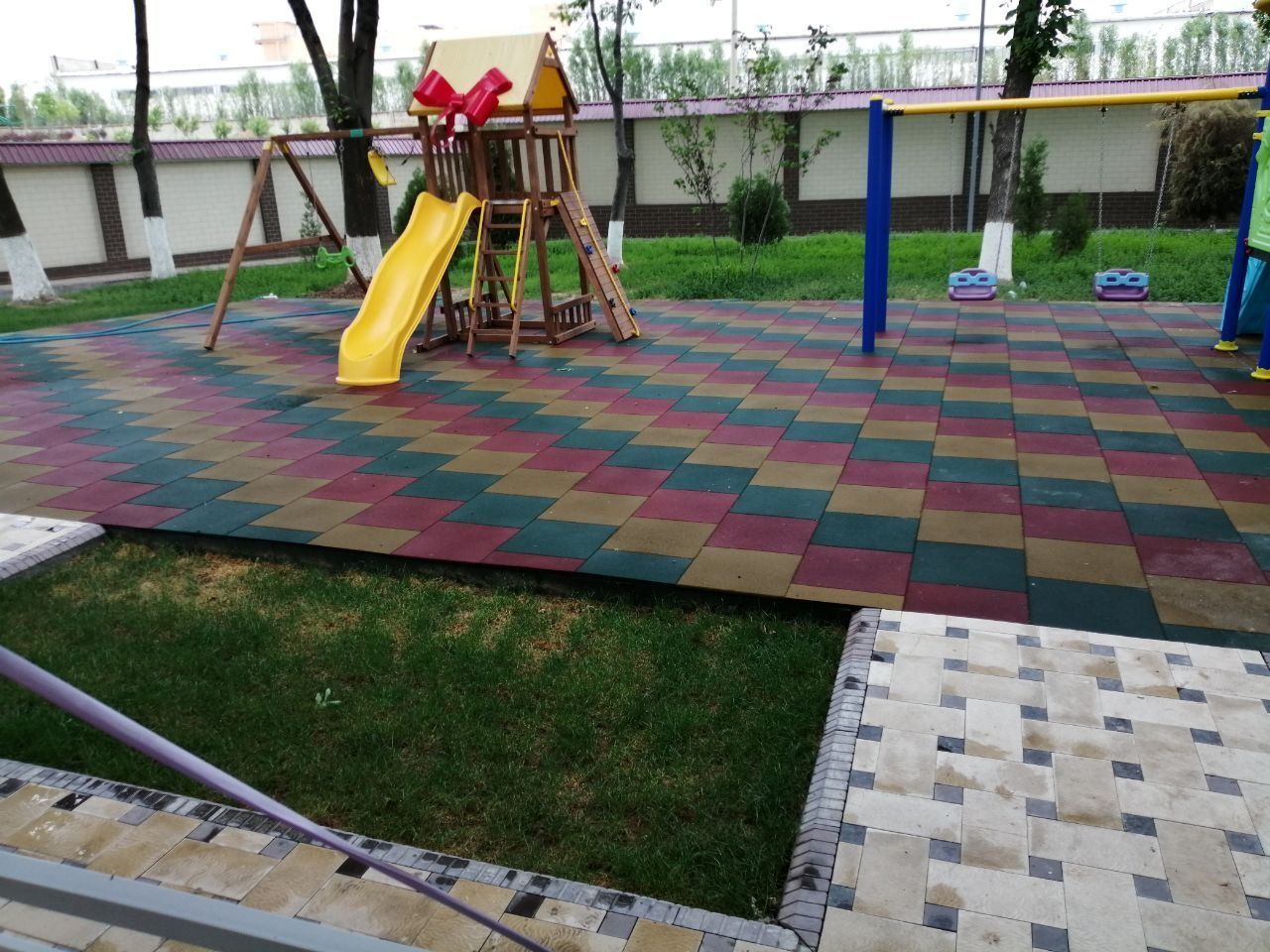 Резиновые  плитка для детских площадок и тренажёрные залов