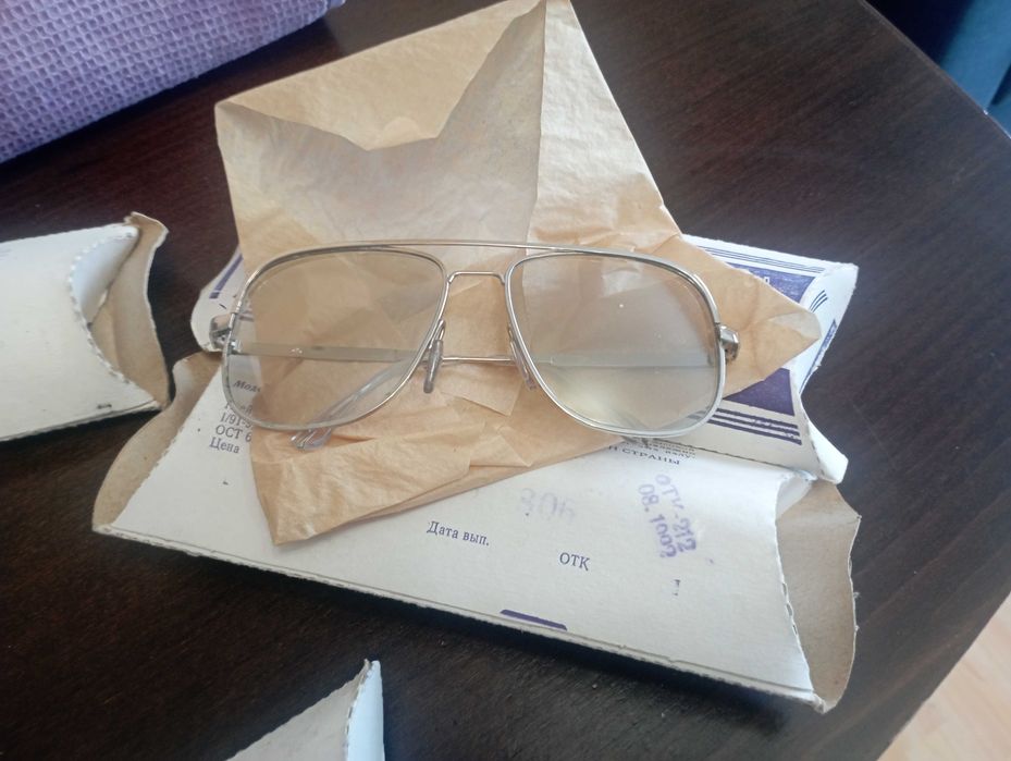 Продавам ретро слънчеви очила