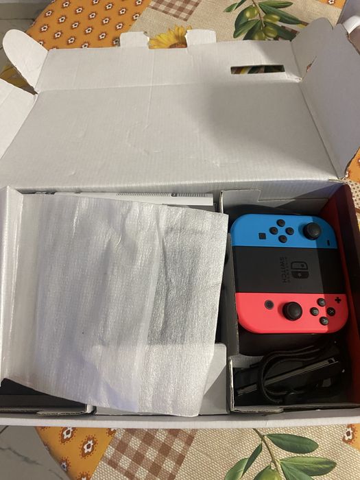 Nintendo Switch - Нинтендо Суич като нов!!!