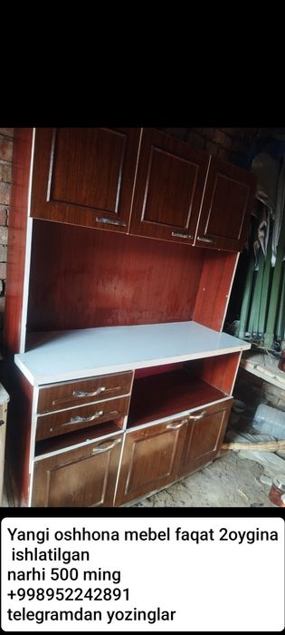 Oshxona mebel yogochli chiroyli did bilan yasalgan