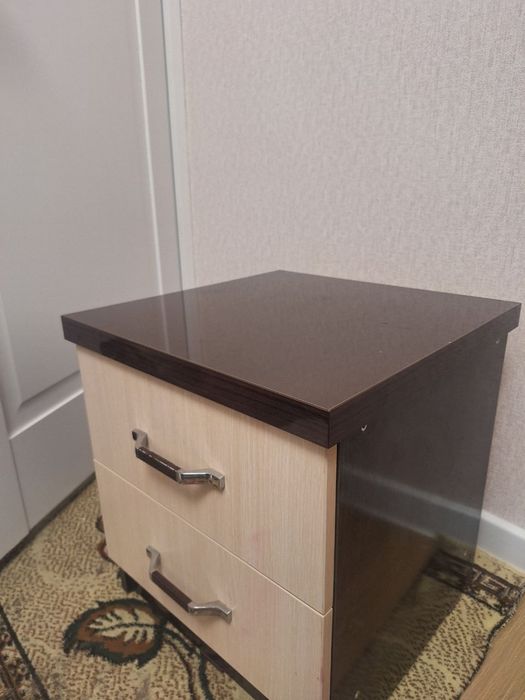 Продаются две прикроватные тумбы по 200000
