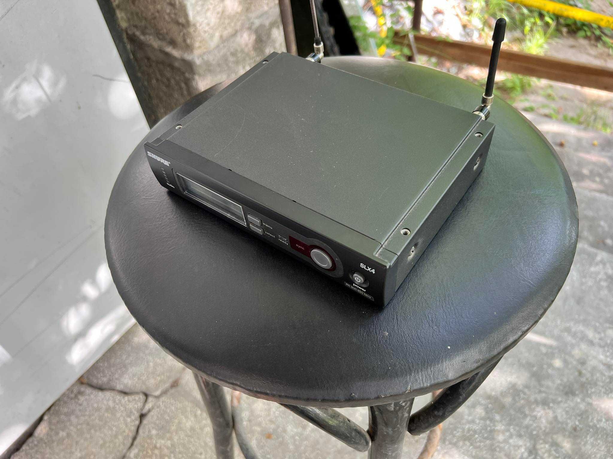 Безжичен микрофонен приемник ''SHURE SLX4''