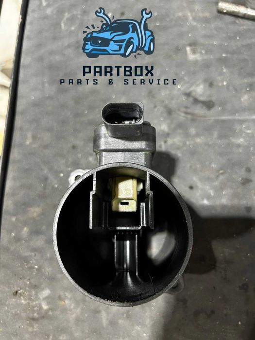 Датчик за поток на въздуха- дебитомер за Golf VI 2012