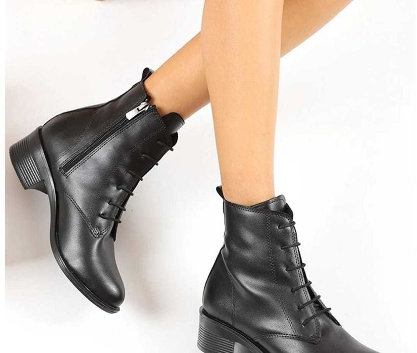 Продаются женские сапоги