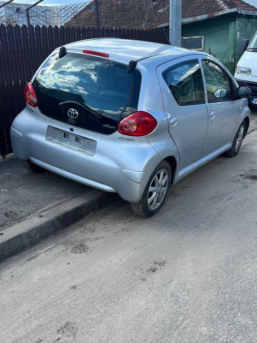 Dezmembrez toyota Aygo 2009 motor 1.0 benzina