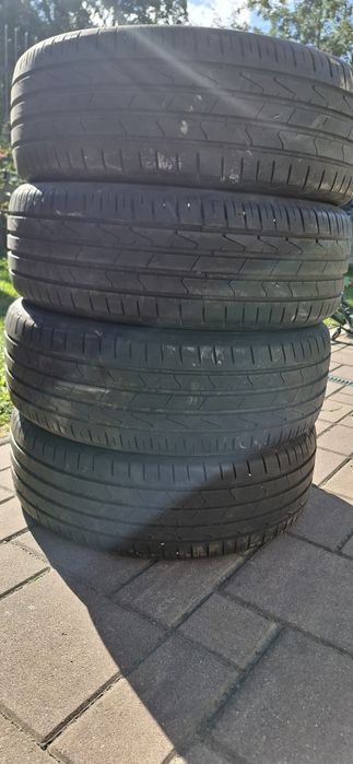 Vând cauciucuri hankook 215/55R18
