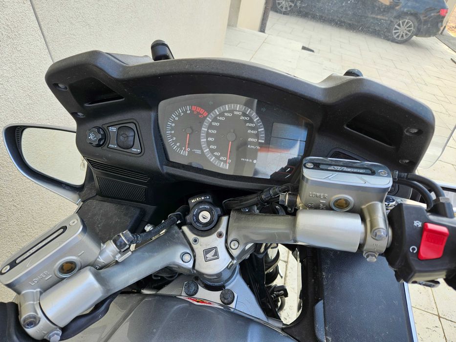 Vand Honda ST1300 (PanEuropean) / schimb cu Scuter Yamaha Xmas 125 cc