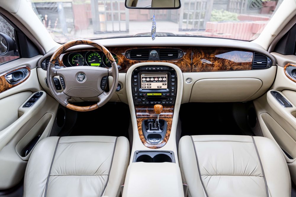 Jaguar XJ foarte elegant, excelent tehnic!
