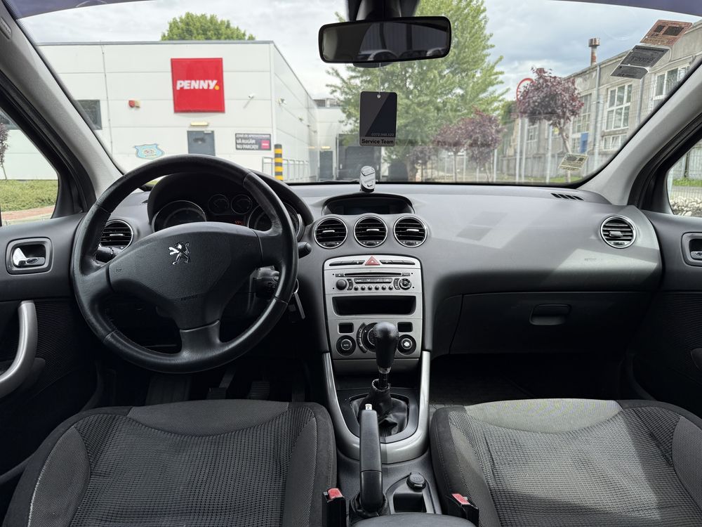 Peugeot 308 hatchback 2010