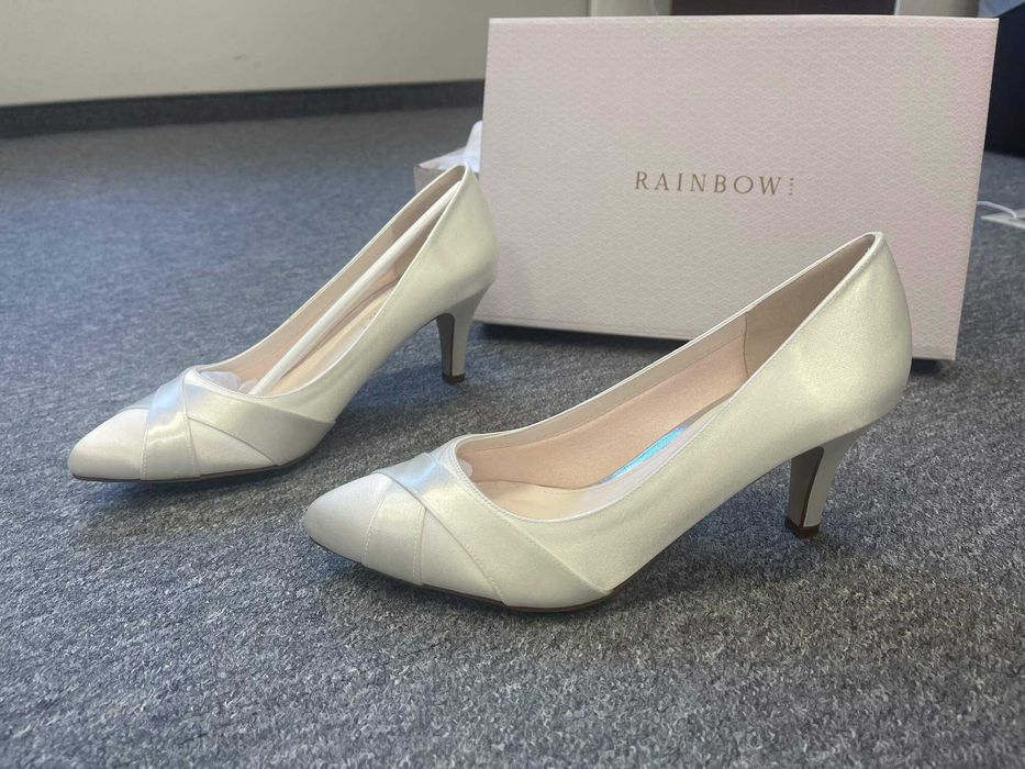 НОВИ Елегантни и стилни обувки - 37 номер