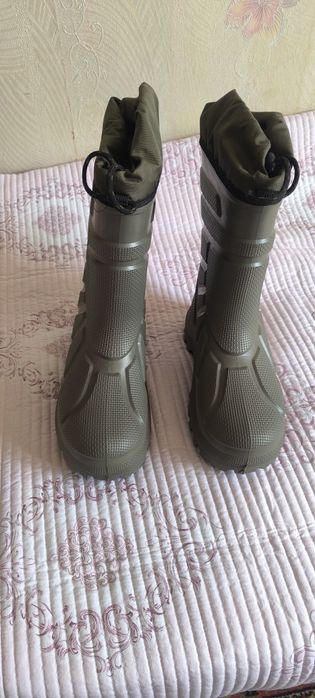 Продаются резиновые сапоги