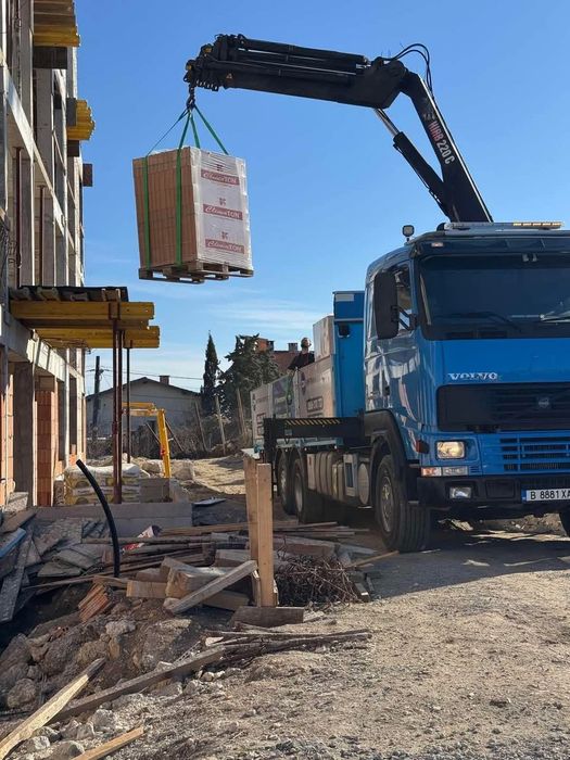 Услуги с мини багер, мини челен товарач и самосвал с кран.