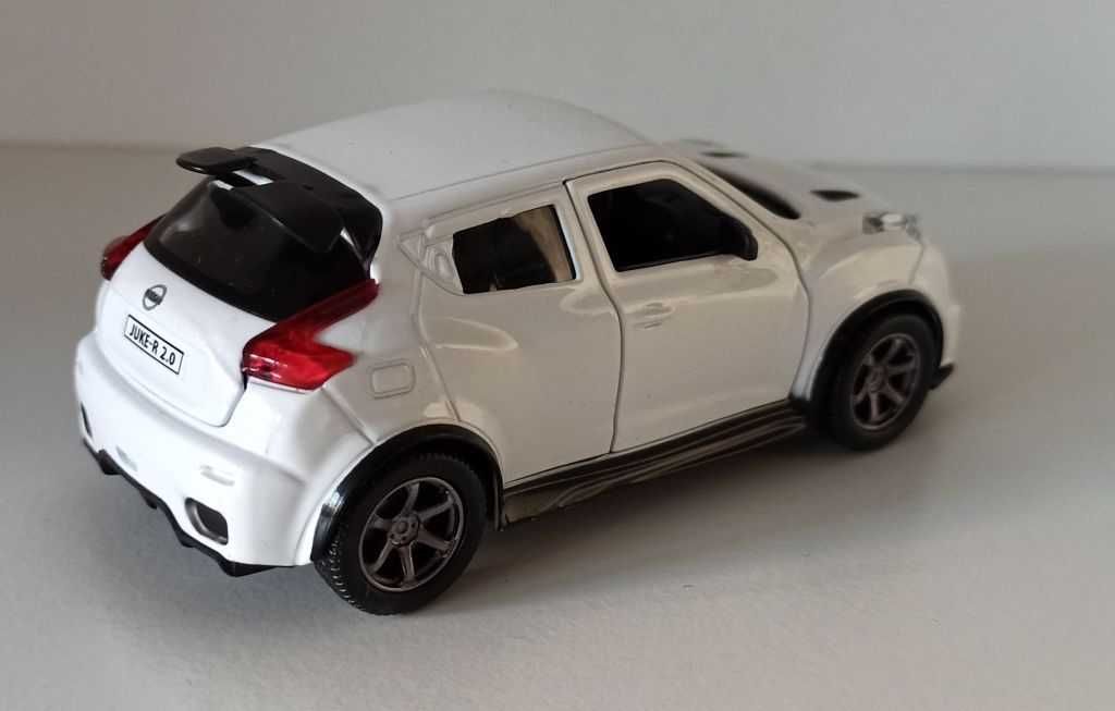 Macheta Nissan Juke R 2.0 2015 - TechnoPark 1/32