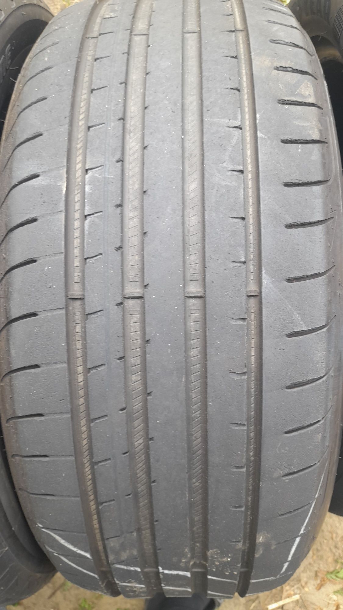 Vand 4 anvelope de vara 225 55 r17 BRIDGESTONE și GOODYEAR foarte bune