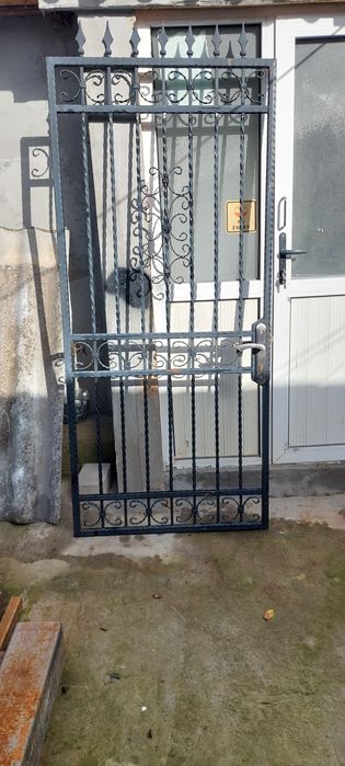 Vând poartă pietonală și poartă garaj!