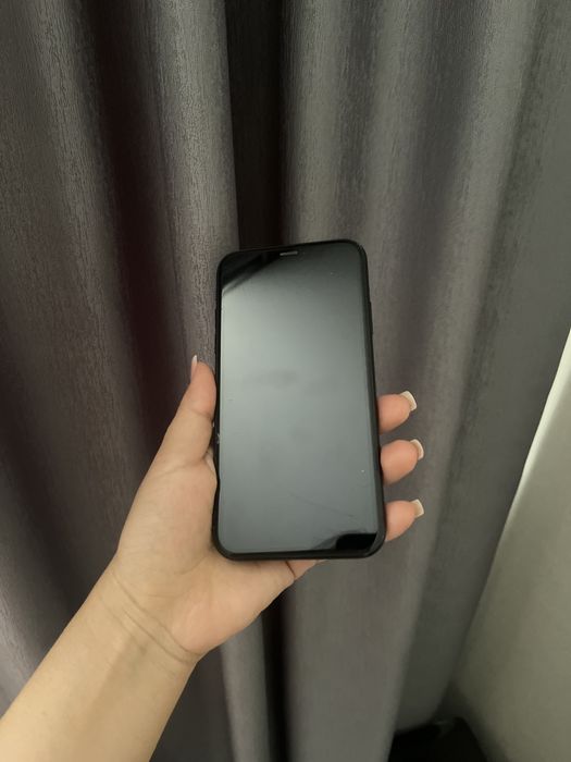 Продам Айфон XR.