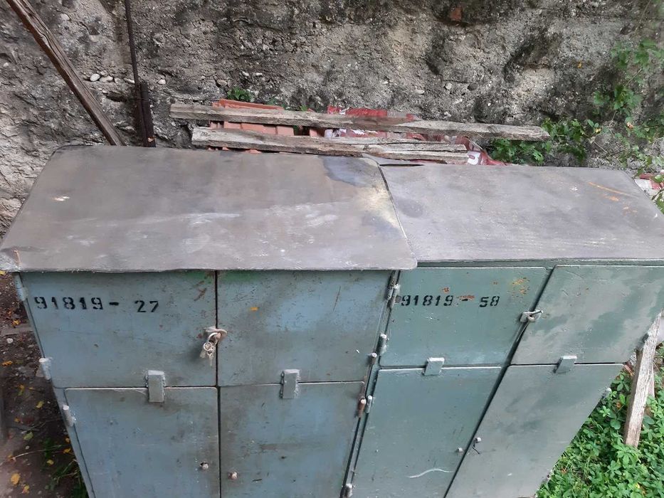 Banc de lucru si dulapuri metalice
