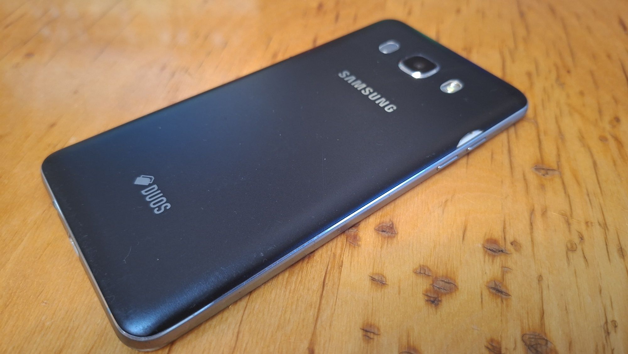 Samsung j5 2016 .