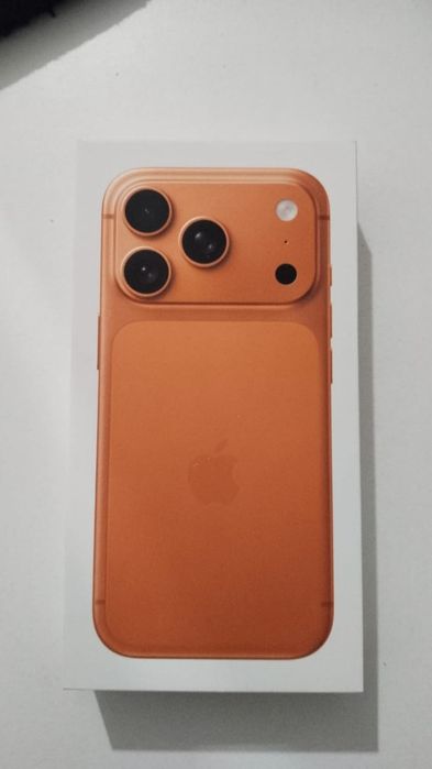 Айфон 17 про оранжевый