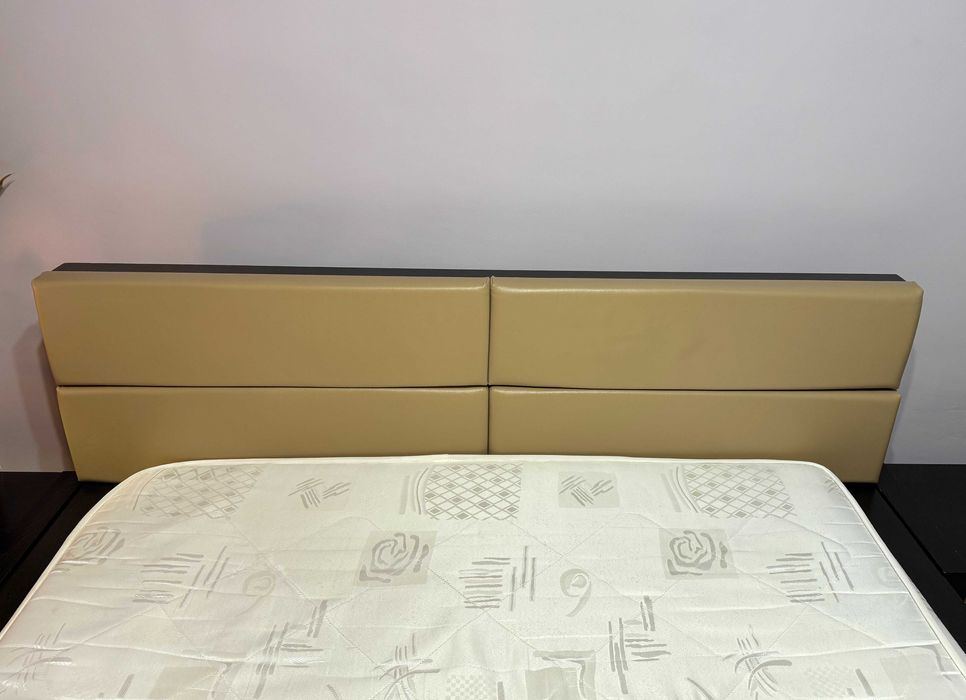 Pat Mobexpert din lemn si piele naturala + saltea inclusă (160x200 cm)