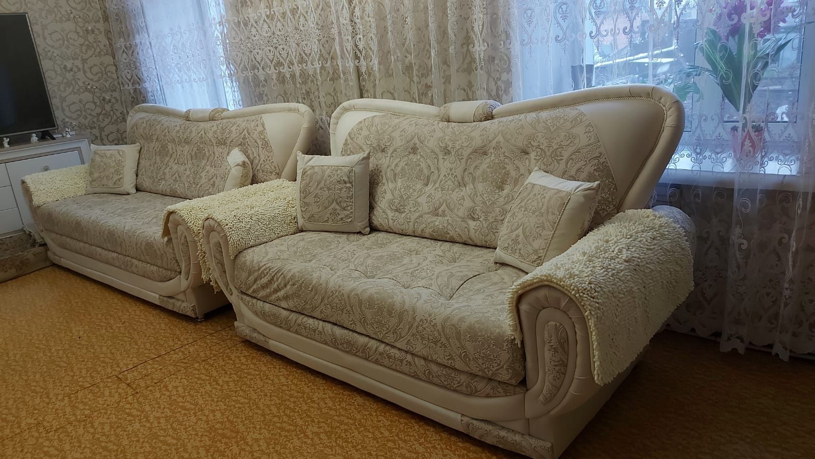 Продаю диван, кресло 2+1