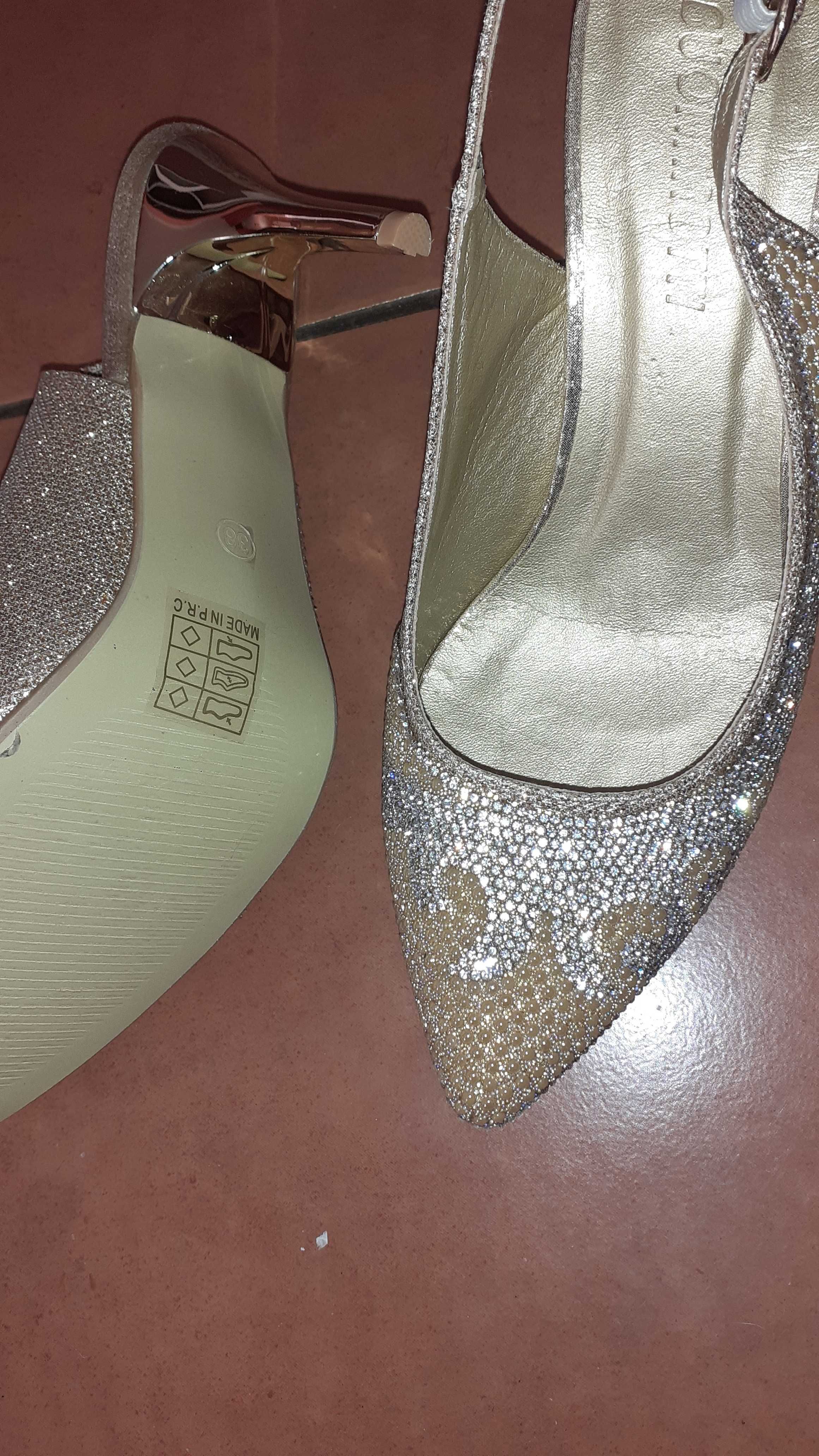 Pantofi decupati ocazie,culoare bej,măsura 38