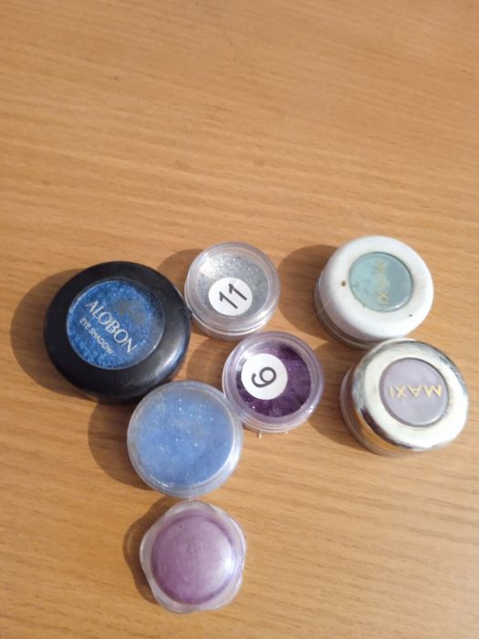 Продам тени блестящие для век за 6000 тысяч тенге