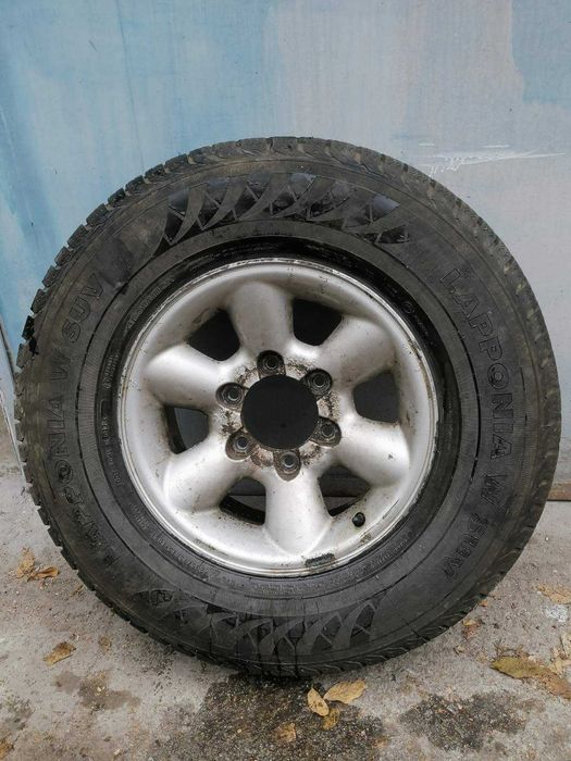 4 бр.гуми 235х75х15 всесезонни + 5 лети джанти за джип 15"
