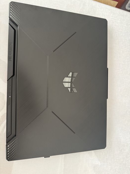 Noutbuk Sotlvoti srochna Asus igravoy