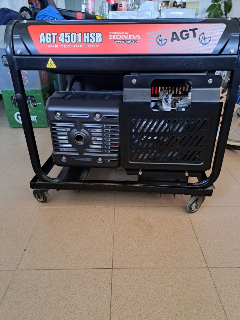 Vând generator Honda AGT