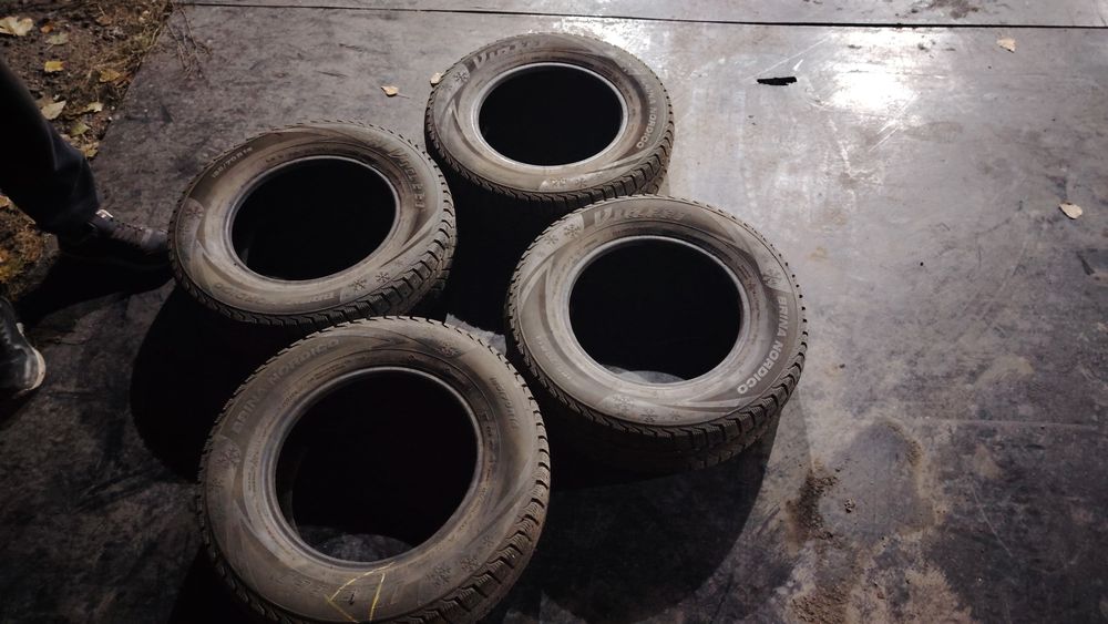 Продам комплект резины комплект