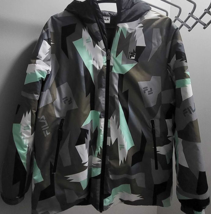 Продам куртку FILA