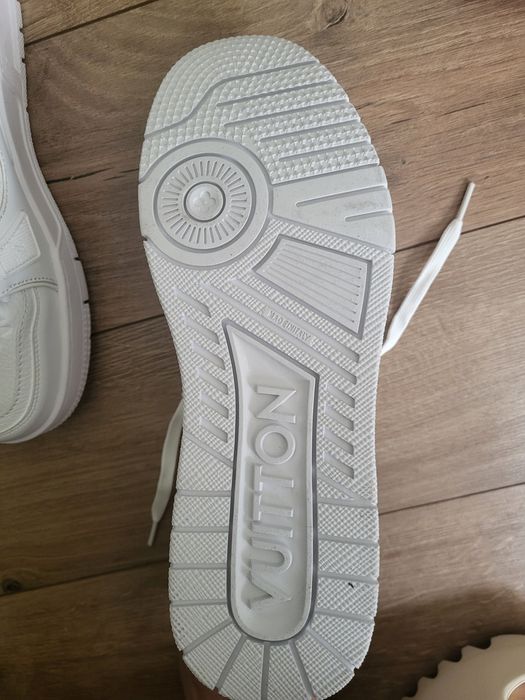 Adidași LV triple white