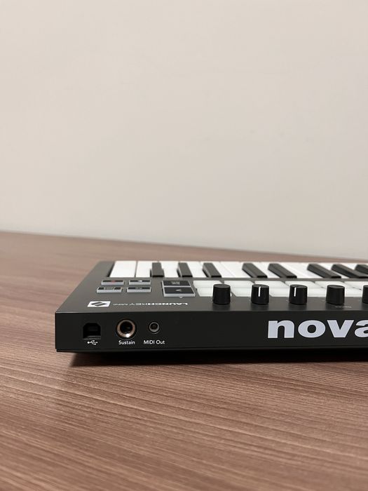 Midi клавиатура Novation Launchkey Mini MK3