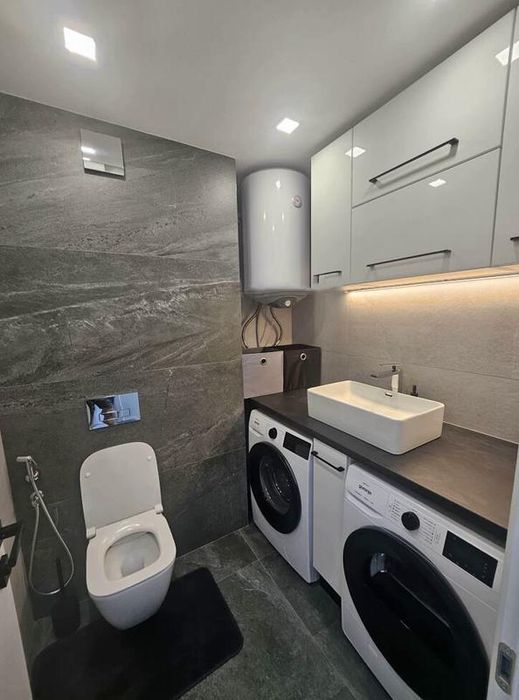 Дава се под наем Тристаен апартамент в Пловдив, Център - 129 кв.м за 1200 € - Снимка #8