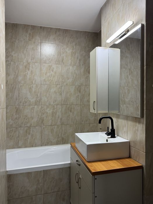 Inchiriez apartament cu 2 camere + loc de parcare