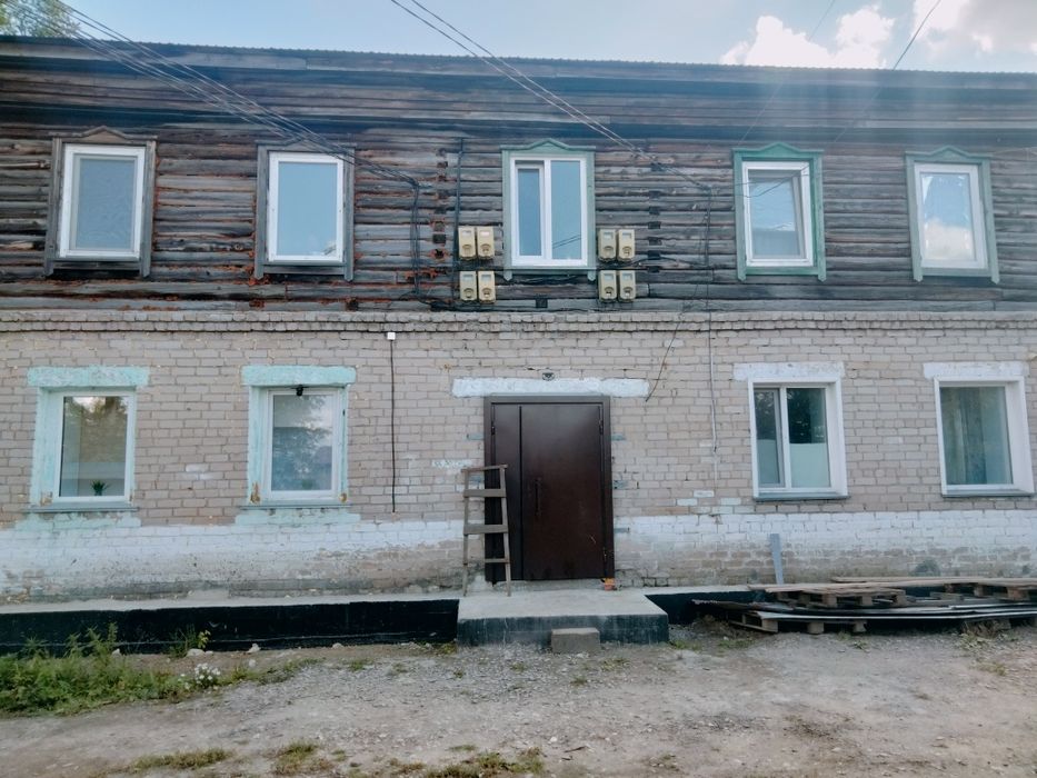 Продам двухкомнатную полублагоустроенную квартиру в районе Подгора